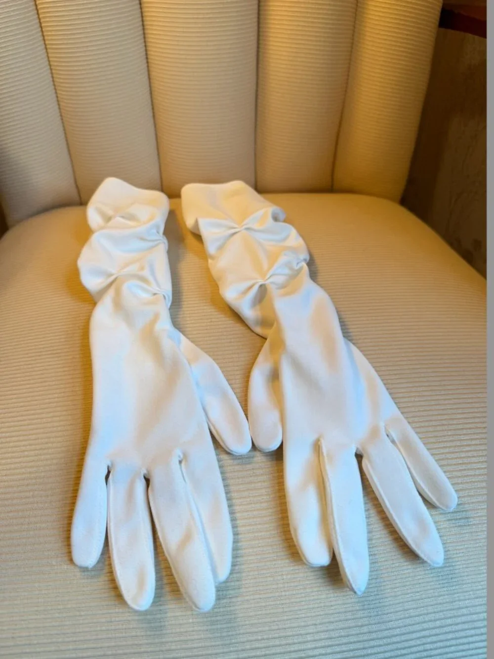 Vintage 1950s Hansen Nylasuede Ruched Evening Gloves White Size 7.5